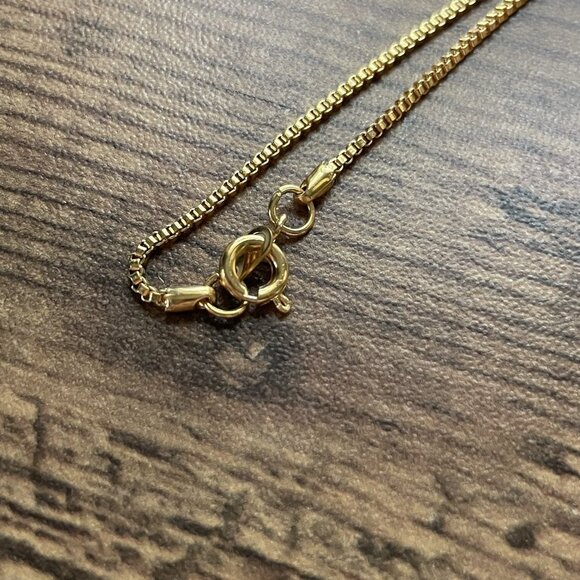 Vintage Avon Locket Necklace Gold Tone Victorian Revival Perfume Fragance Holder - Picture 7 of 12